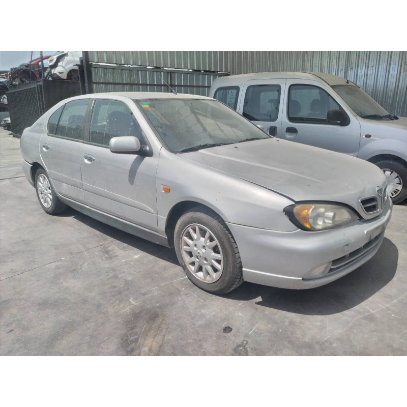 nissan primera berlina (p11) del año 2000