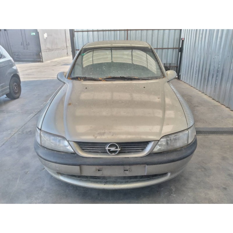 opel vectra b berlina del año 1996