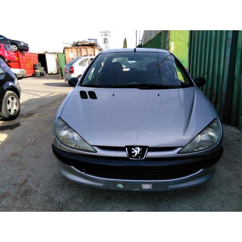 peugeot 206 berlina del año 2000
