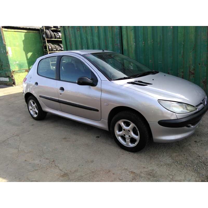 peugeot 206 berlina del año 2000
