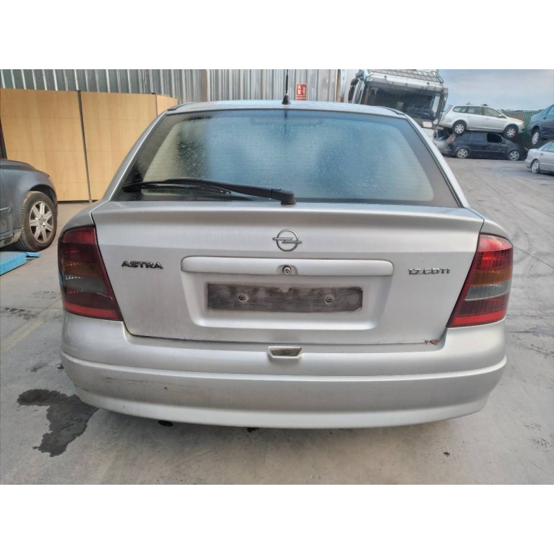 opel astra g berlina del año 2004