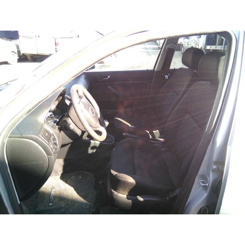 volkswagen golf iv berlina (1j1) del año 2001