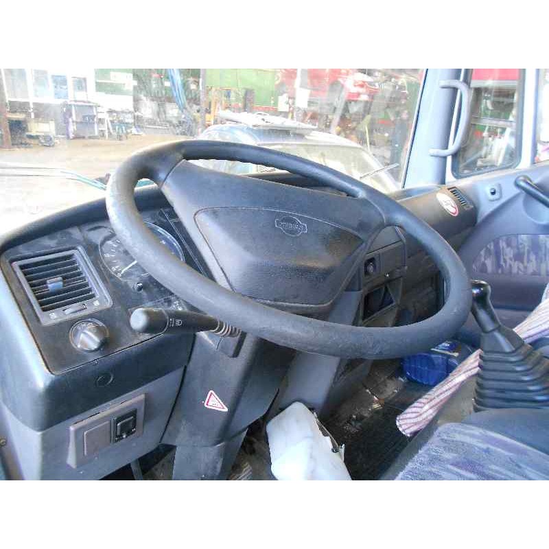 nissan atleon del año 2001