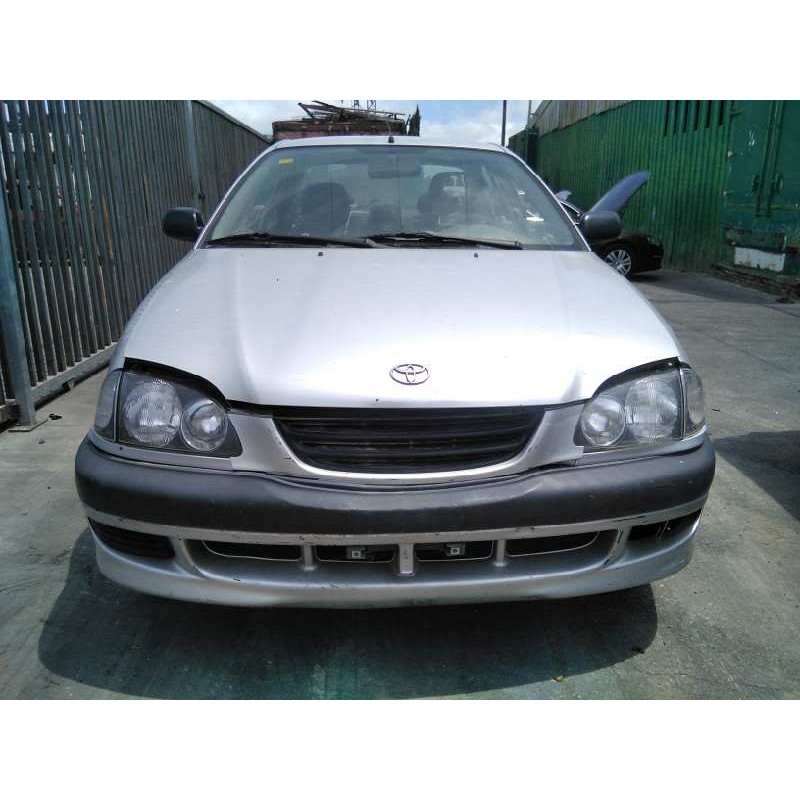 toyota avensis berlina (t 22) del año 1999