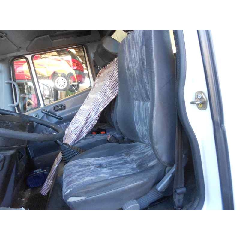 nissan atleon del año 2001