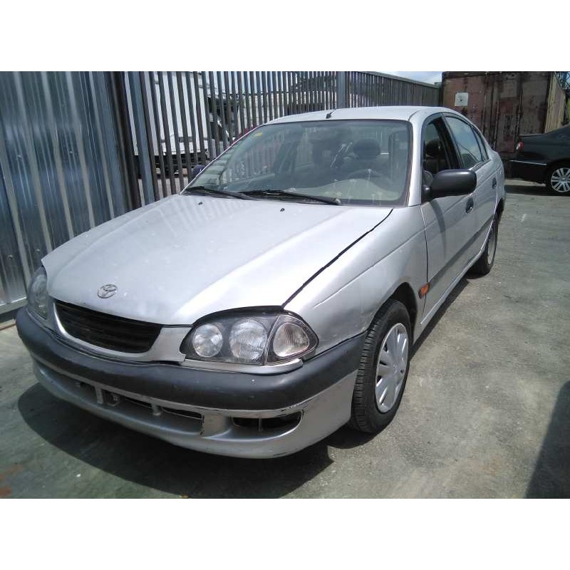 toyota avensis berlina (t 22) del año 1999