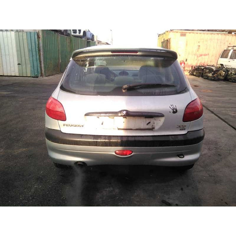 peugeot 206 berlina del año 2001