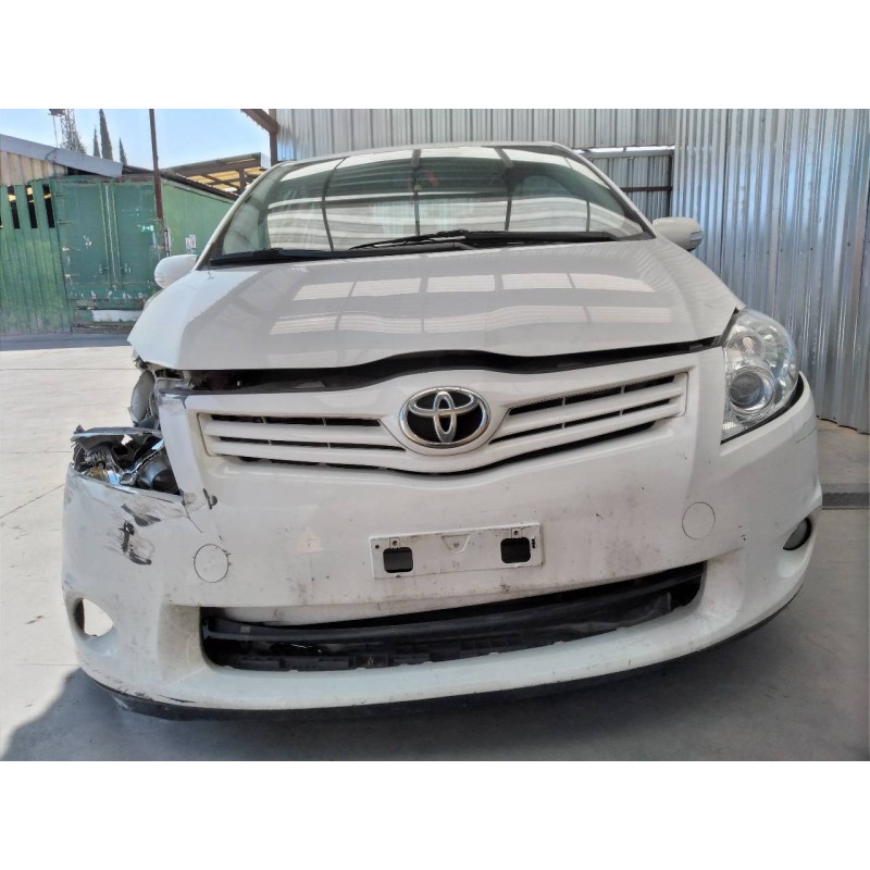 toyota auris del año 2012