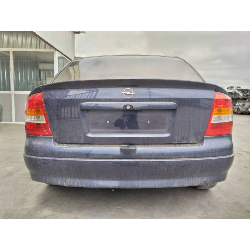 opel astra g berlina del año 2000