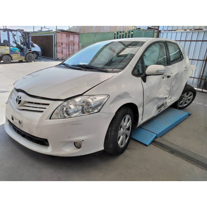 toyota auris del año 2012