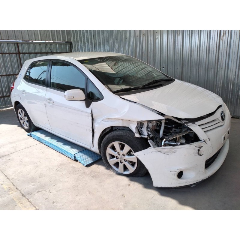 toyota auris del año 2012