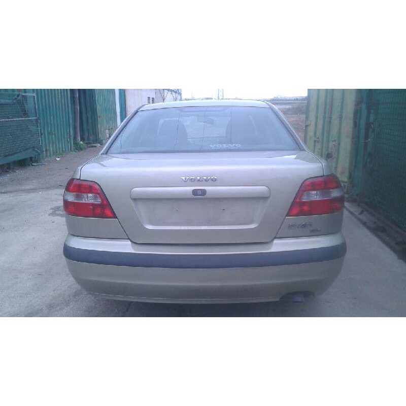 volvo s40 berlina del año 2000