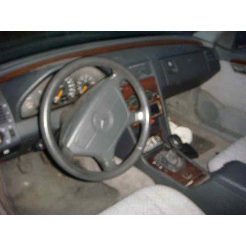 mercedes-benz clase c (w202) berlina del año 1993