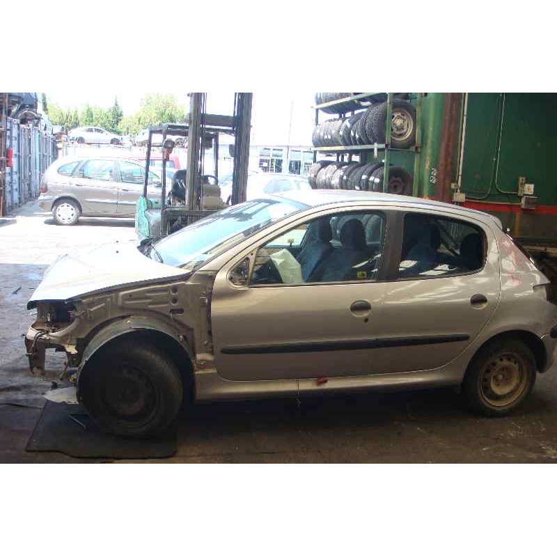 peugeot 206 berlina del año 2000