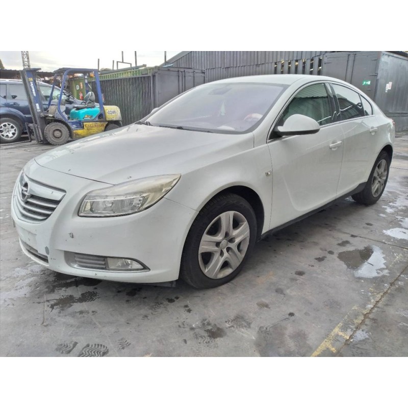 opel insignia berlina del año 2011