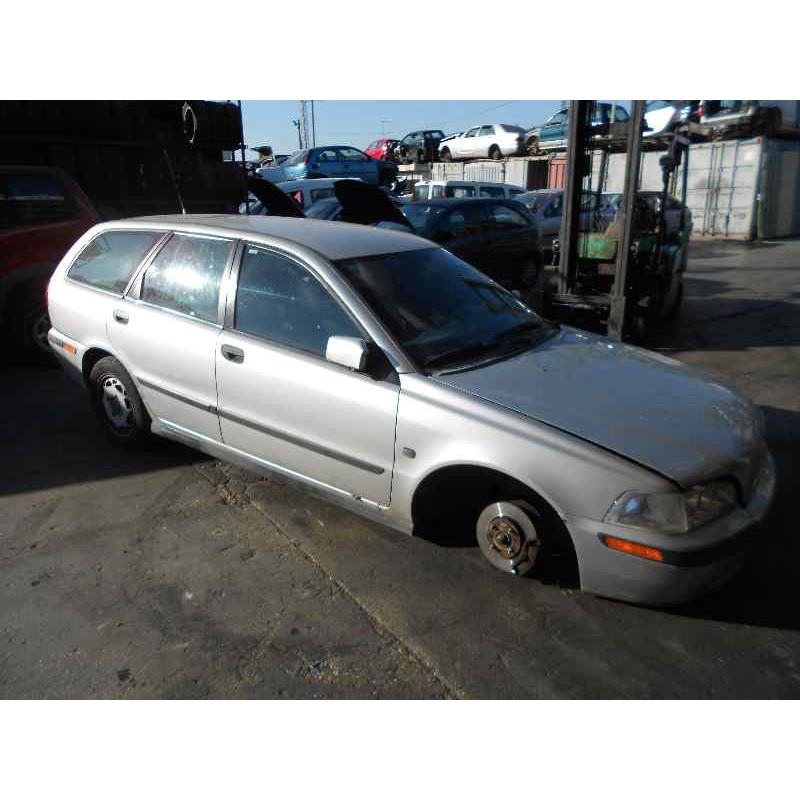 volvo v40 familiar del año 2002