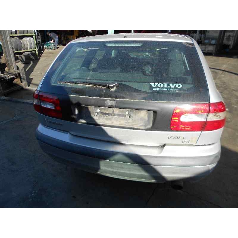 volvo v40 familiar del año 2002