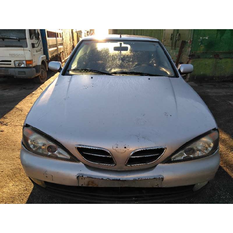 nissan primera berlina (p11) del año 2001