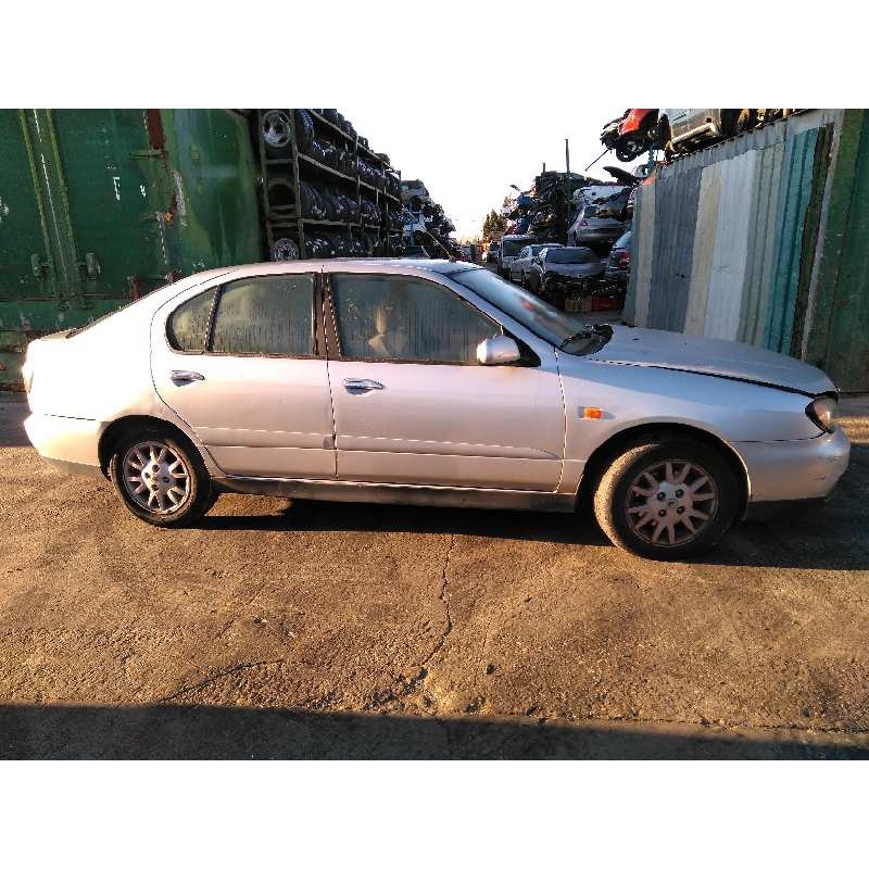 nissan primera berlina (p11) del año 2001
