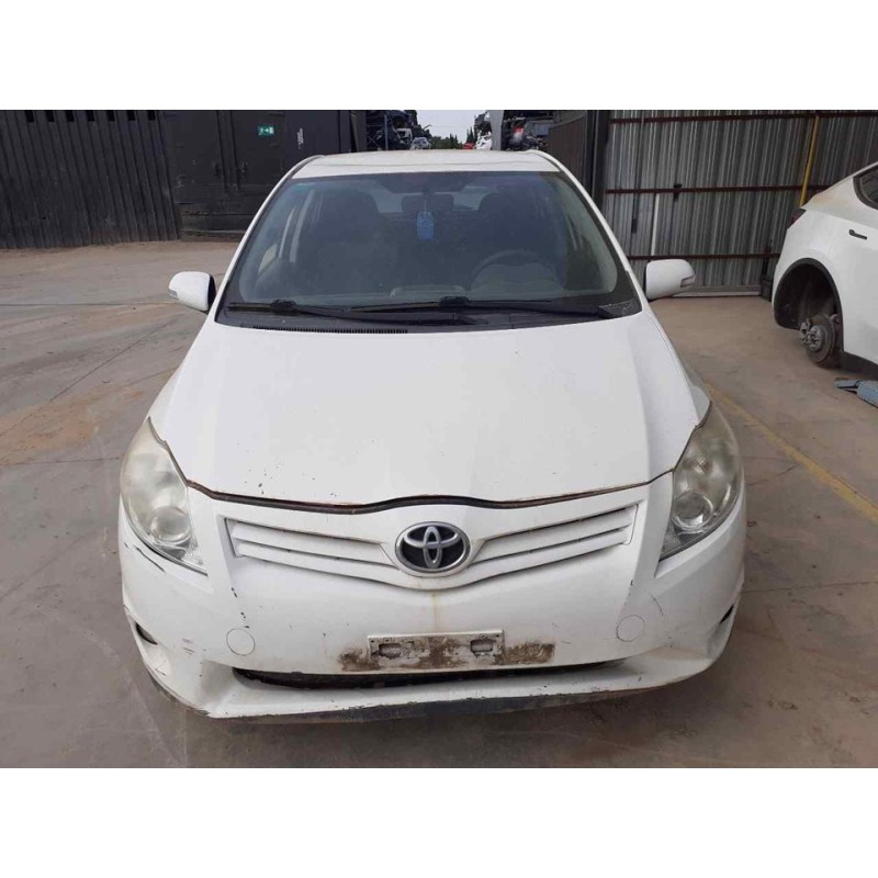 toyota auris del año 2011