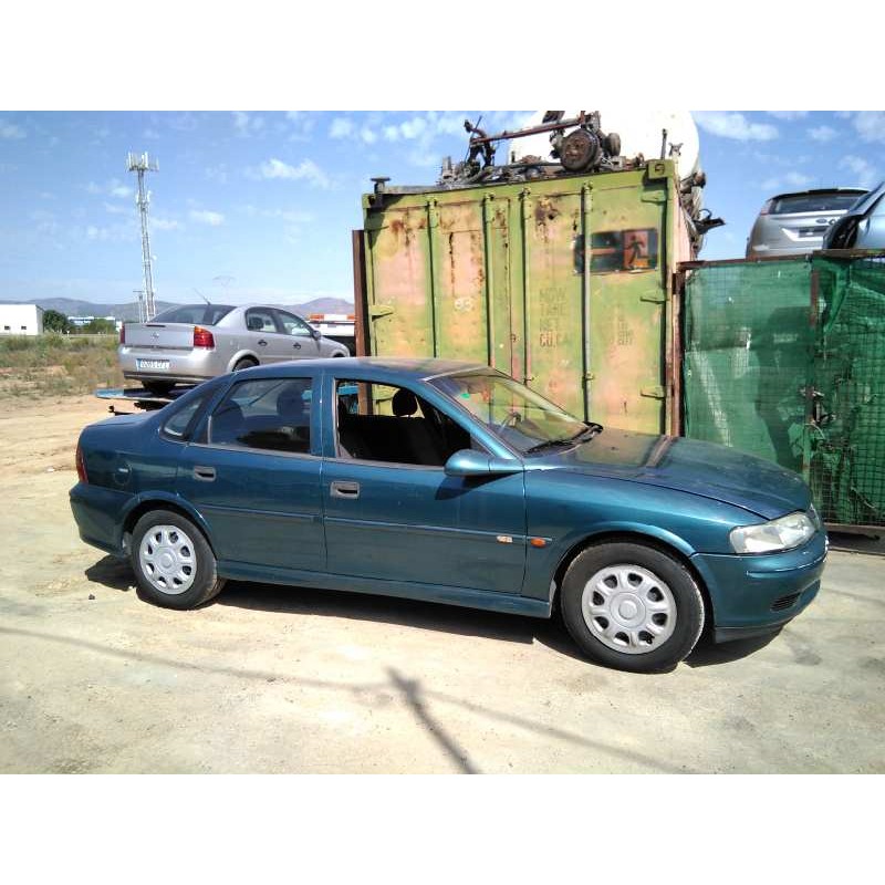 opel vectra b berlina del año 2001