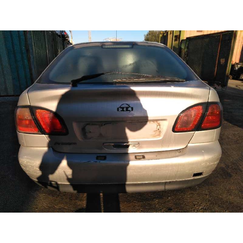 nissan primera berlina (p11) del año 2001