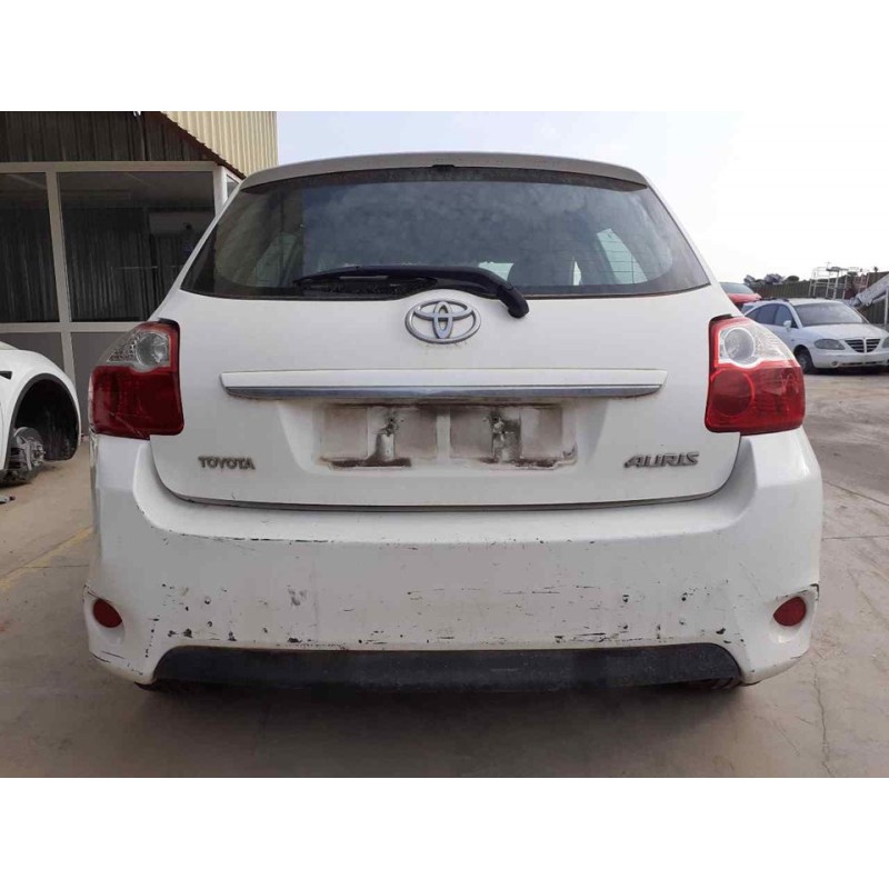 toyota auris del año 2011