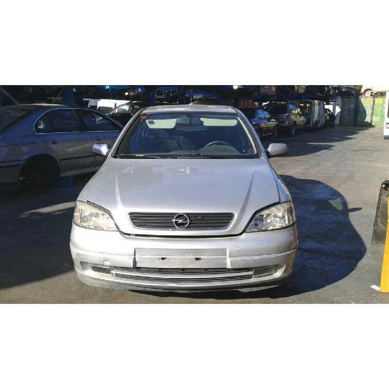opel astra g berlina del año 2000