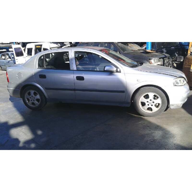 opel astra g berlina del año 2000
