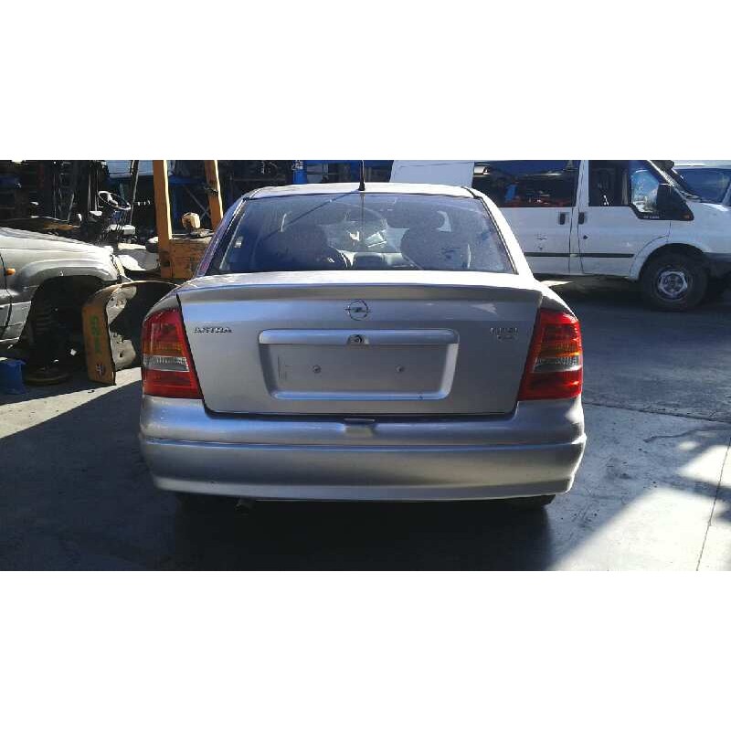 opel astra g berlina del año 2000