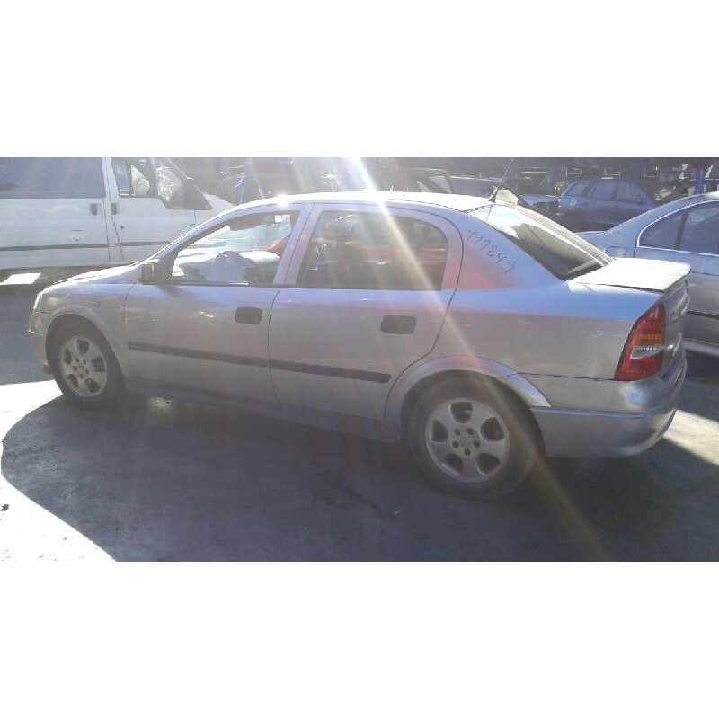 opel astra g berlina del año 2000