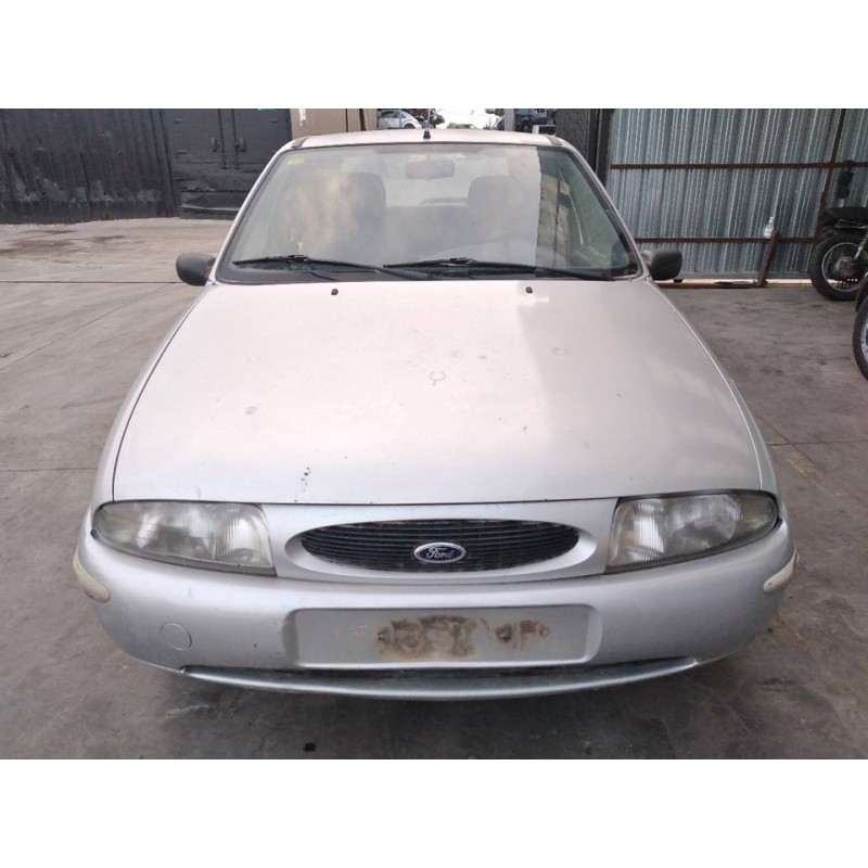 ford fiesta berlina del año 1998