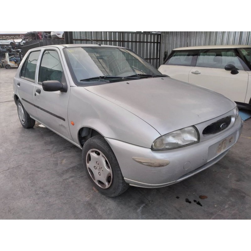 ford fiesta berlina del año 1998