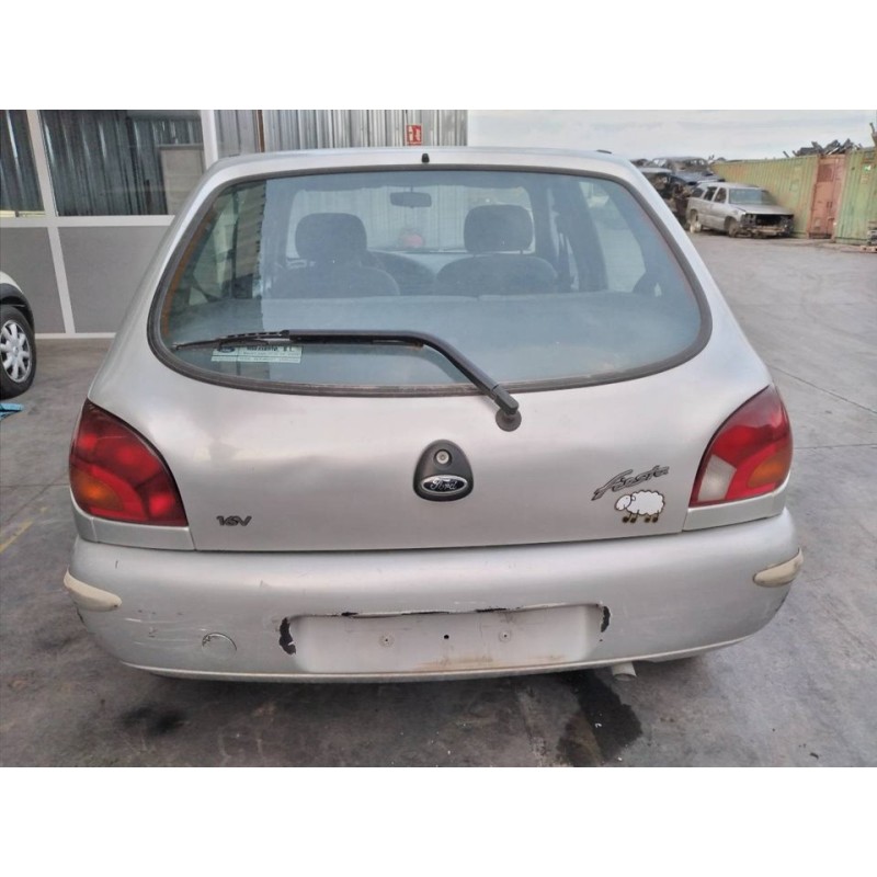 ford fiesta berlina del año 1998