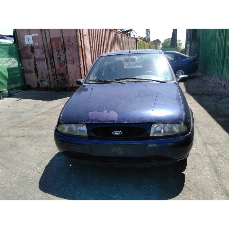 ford fiesta berlina del año 1999