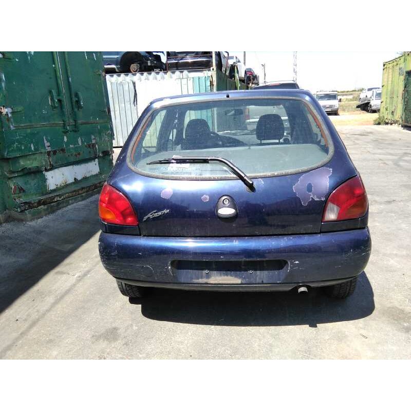 ford fiesta berlina del año 1999