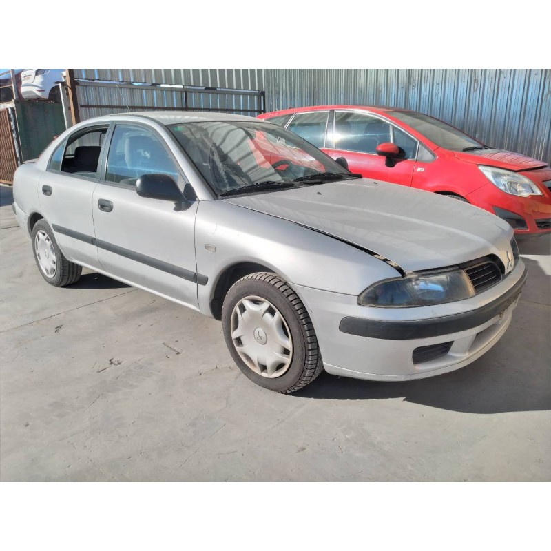 mitsubishi carisma berlina 5 (da0) del año 2003