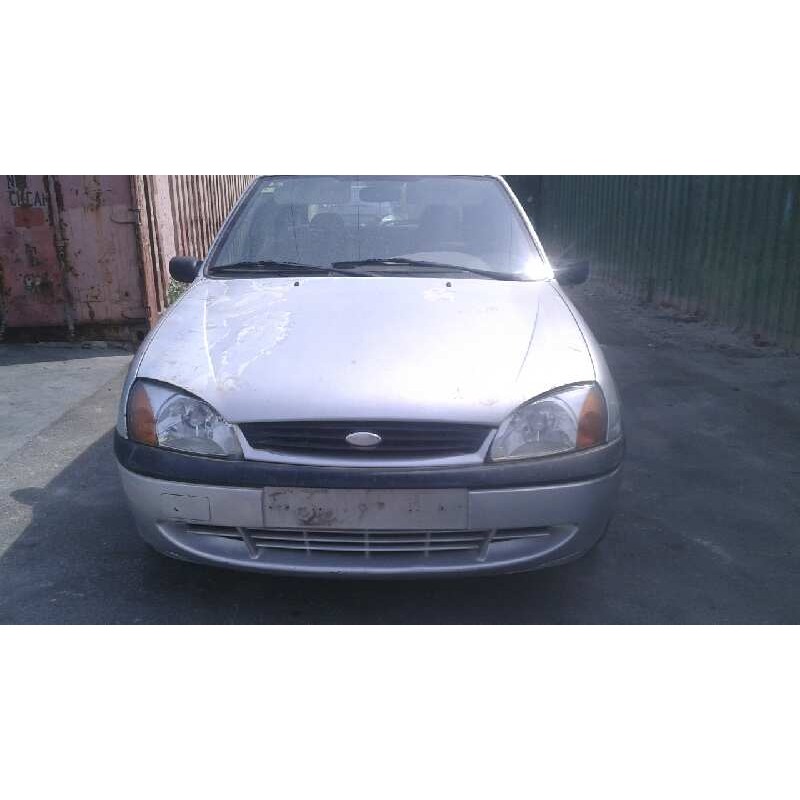 ford fiesta berlina del año 1999