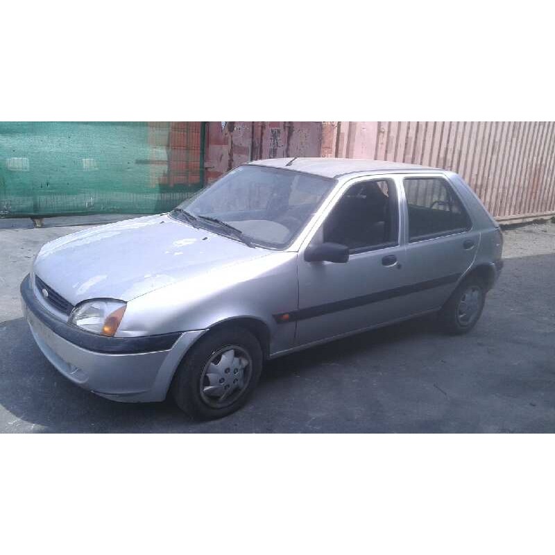 ford fiesta berlina del año 1999