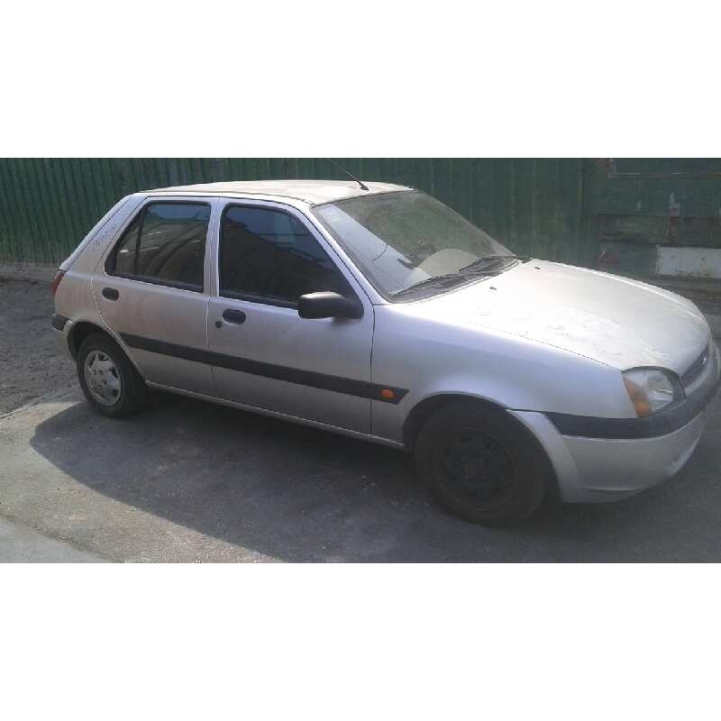 ford fiesta berlina del año 1999