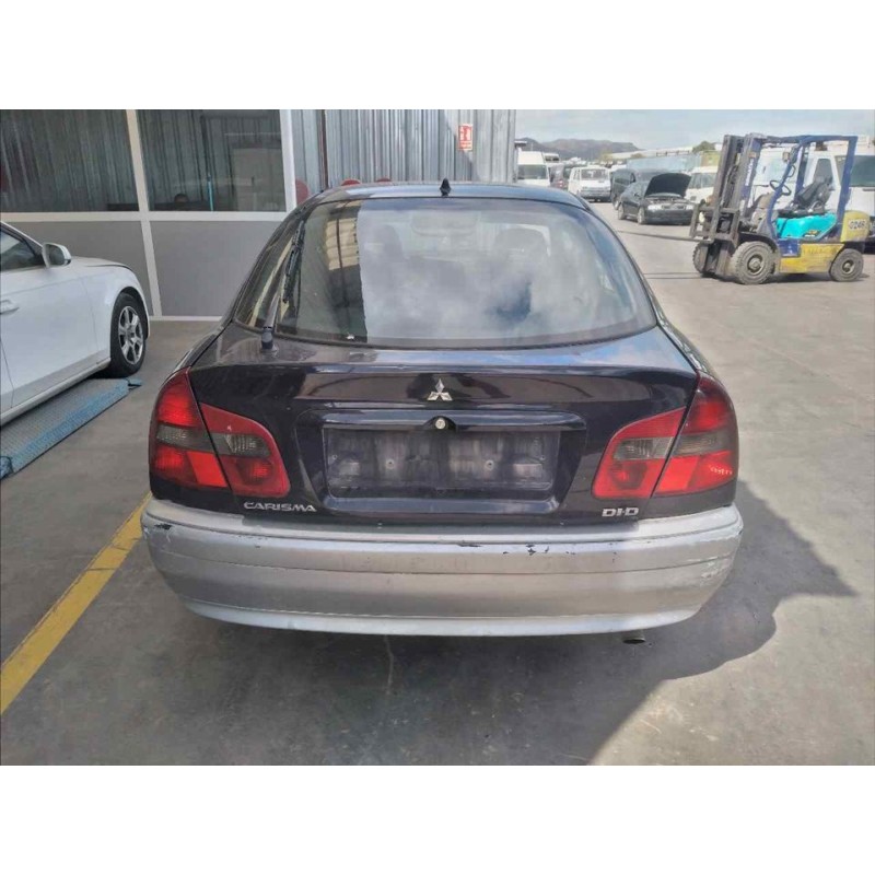 mitsubishi carisma berlina 5 (da0) del año 2002