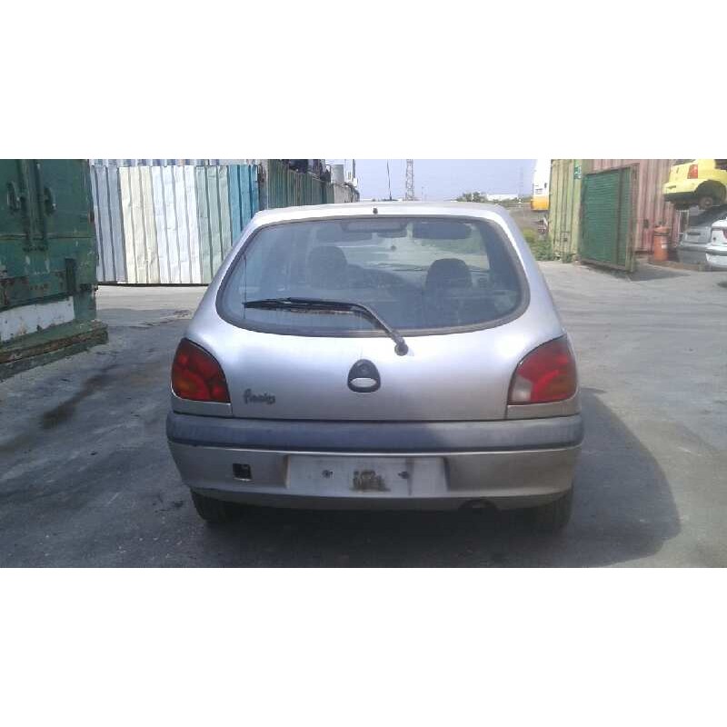 ford fiesta berlina del año 1999
