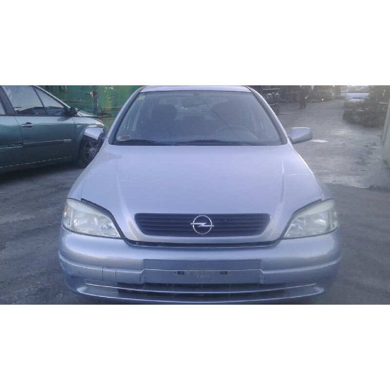 opel astra g berlina del año 2000