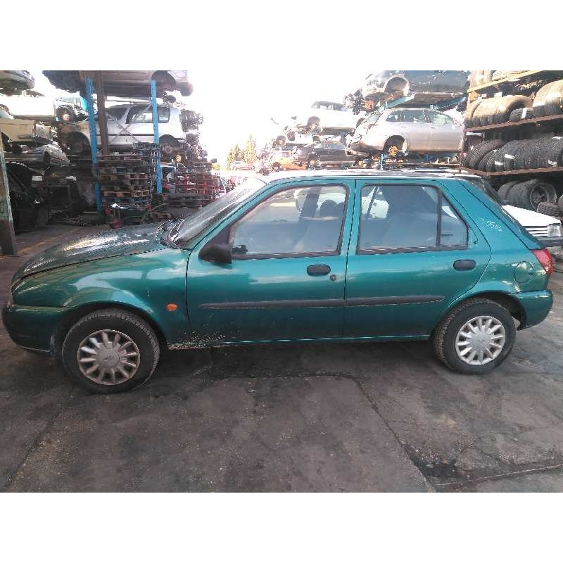 ford fiesta berlina del año 1998