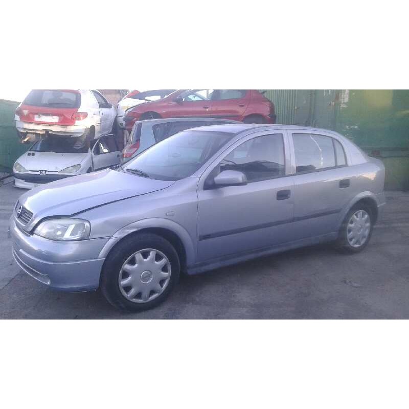 opel astra g berlina del año 2000