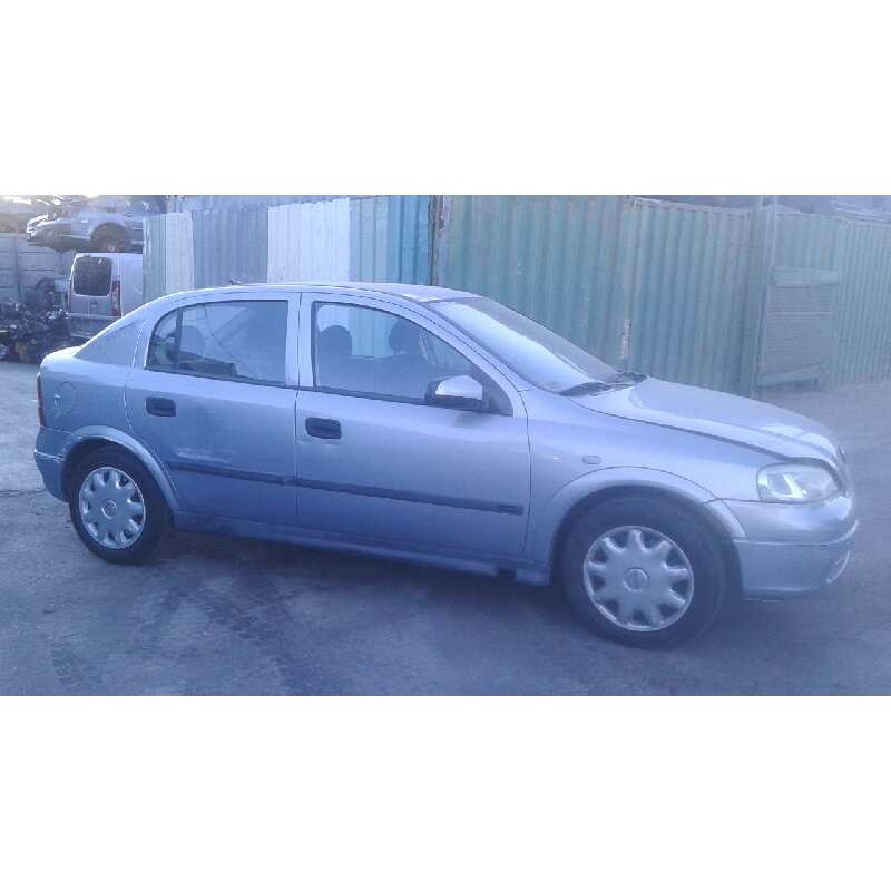 opel astra g berlina del año 2000