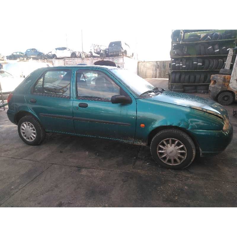 ford fiesta berlina del año 1998