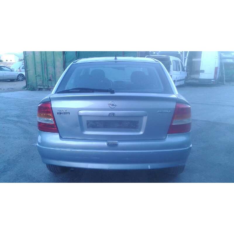 opel astra g berlina del año 2000