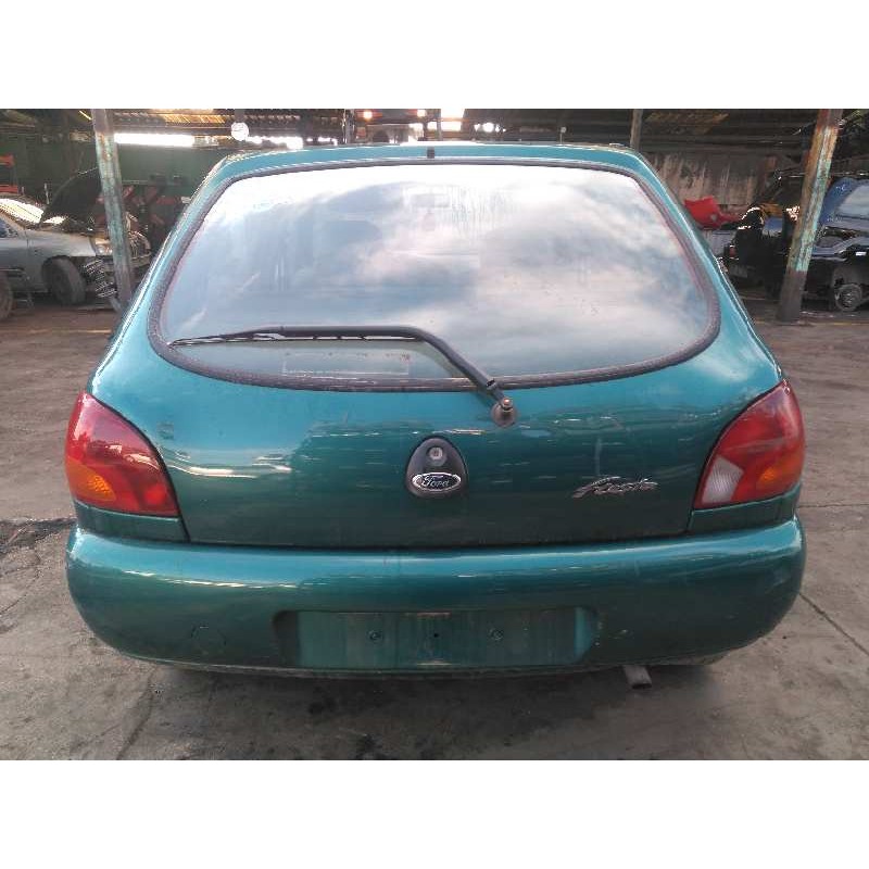 ford fiesta berlina del año 1998