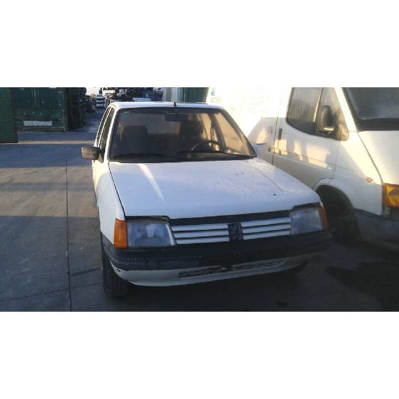 peugeot 205 berlina del año 1987